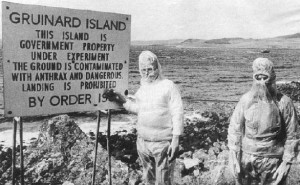 Momentka z britské bakteriologické laboratoře na ostrově Gruinard. Foto: Stanford University Archive